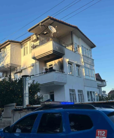 balkonda-sondurulmeden-birakilan-mangal-yangina-sebep-oldu-Pd62S4rv.jpg