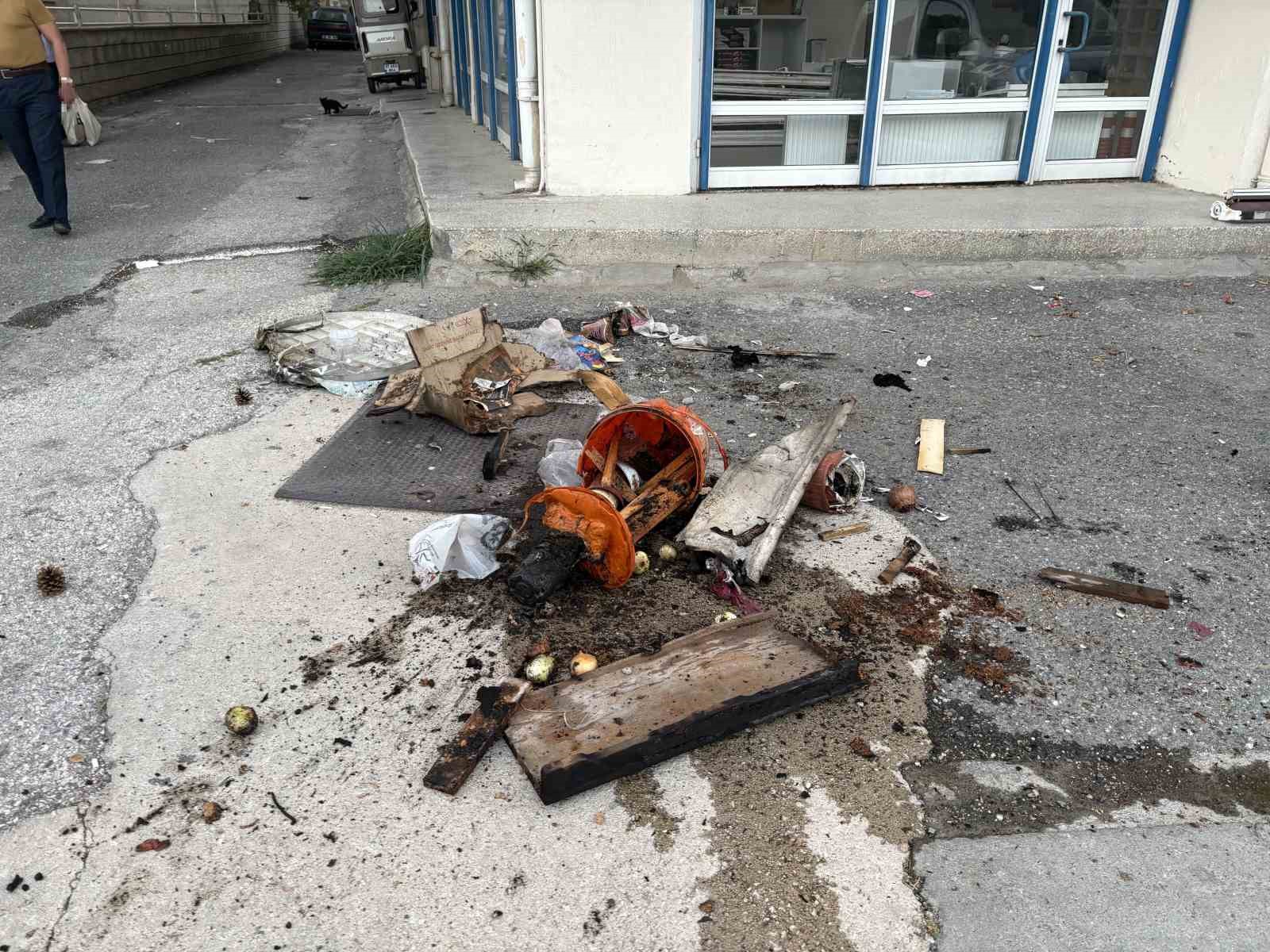 balkondaki saksinin asiri isinmasi sonrasi cikan yangini vatandaslar sondurdu 0 OQupbmIv