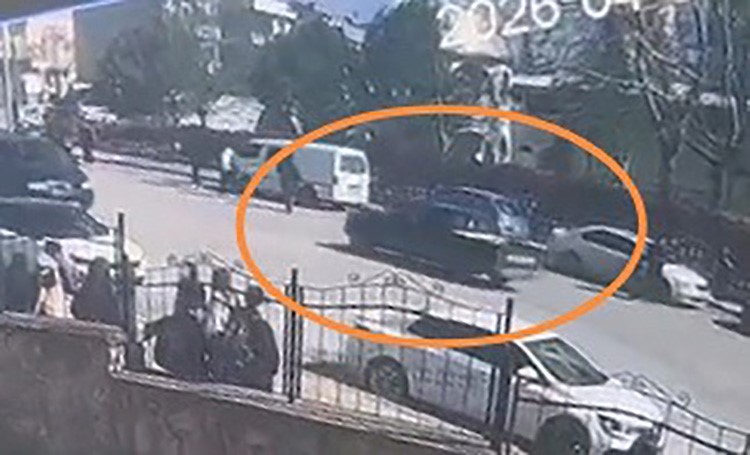 balkondan dusen 3 yasindaki cocuk agir yaralandi 0 IquUpiAz