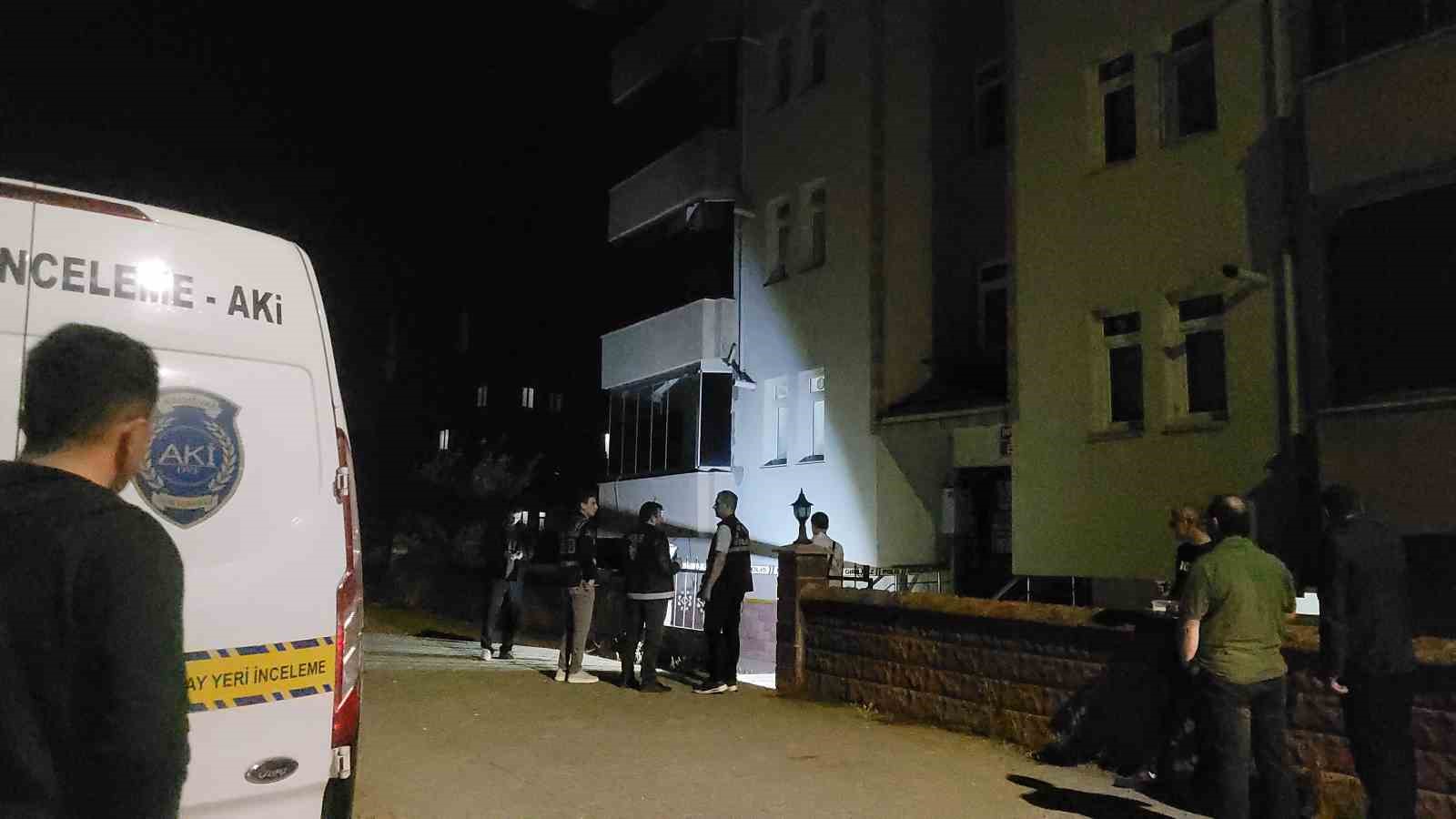Balkondan düşen yaşlı adam hayatını kaybetti 7 balkondan dusen yasli adam hayatini kaybetti 3