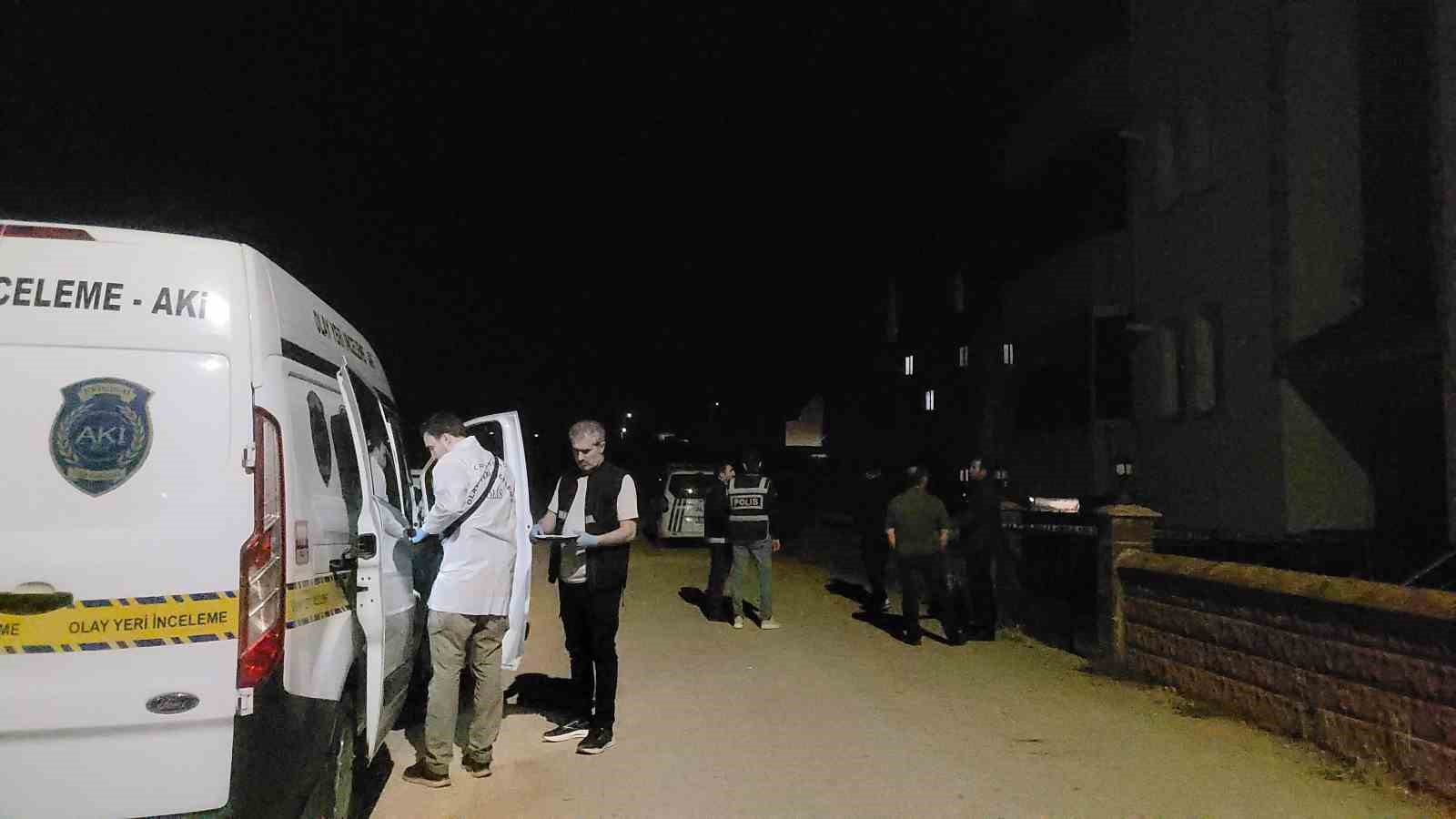 Balkondan düşen yaşlı adam hayatını kaybetti 8 balkondan dusen yasli adam hayatini kaybetti 4