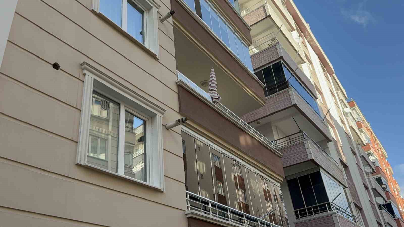 balkondan dusen yasli kadin hayatini kaybetti 1 PZMvBja7