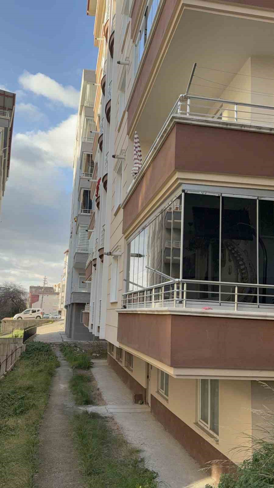 balkondan dusen yasli kadin hayatini kaybetti 2 tyY8rdWu
