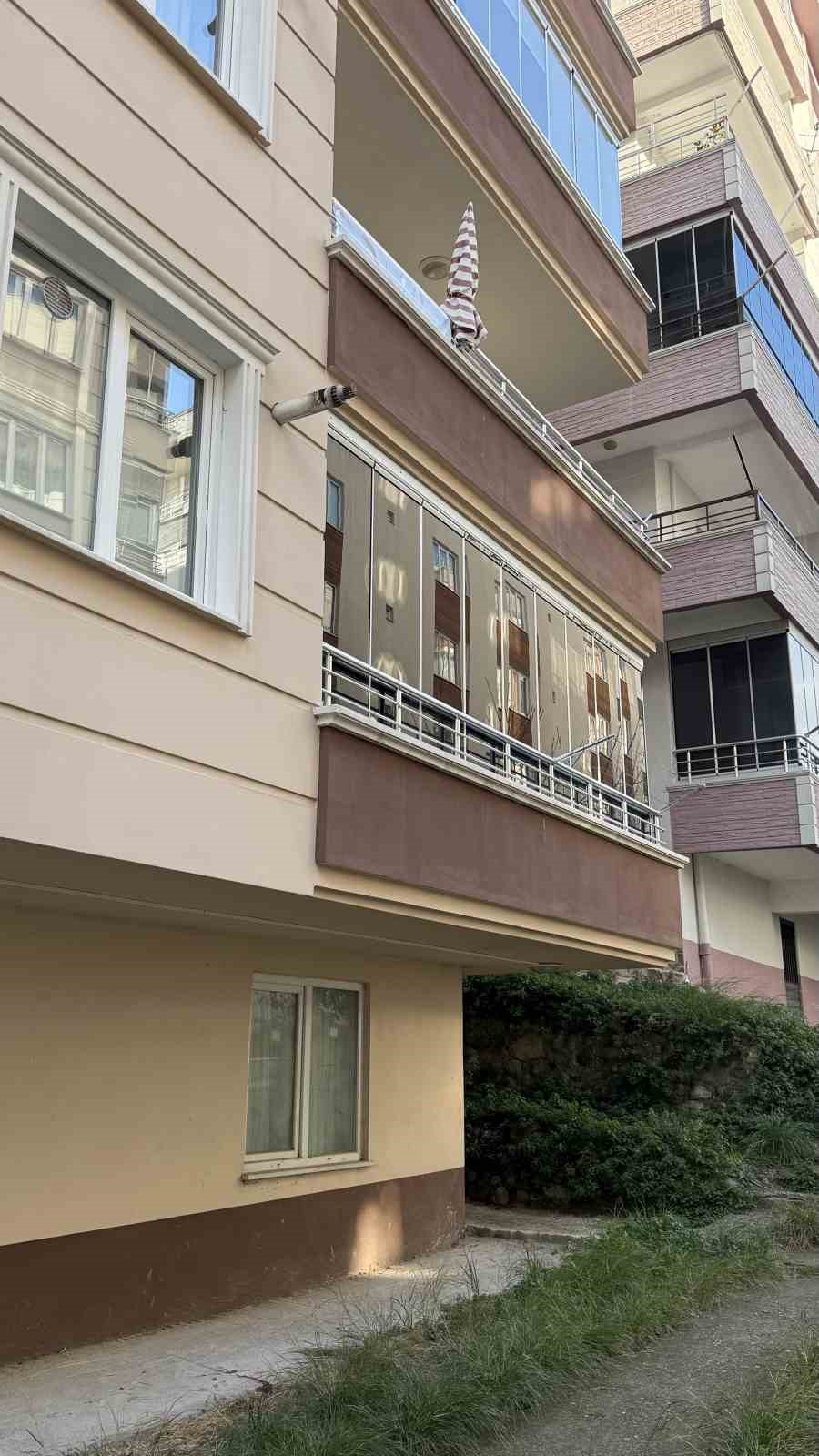 balkondan dusen yasli kadin hayatini kaybetti 3 TPFSwA27