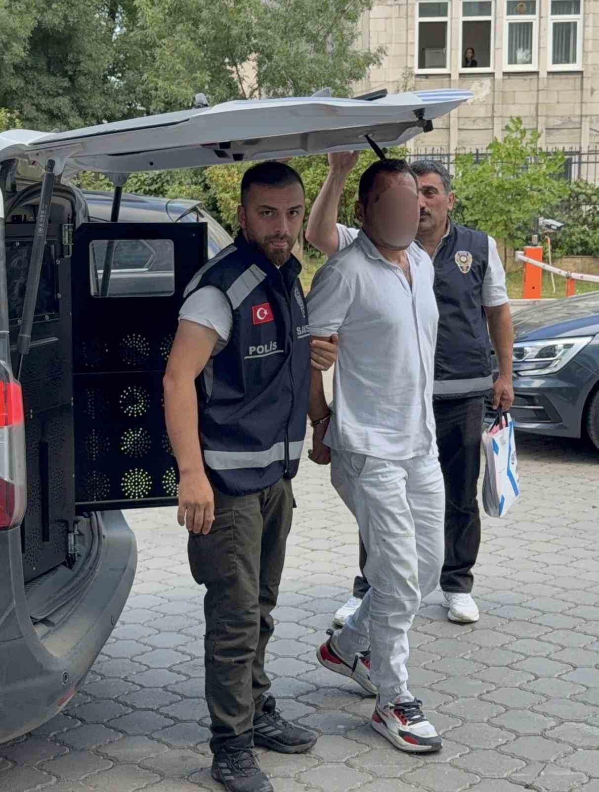 Balkondan eve girmek isteyen koca KADES’le yakalandı 5 balkondan eve girmek isteyen koca kadesle yakalandi 1 DlQJaJcw