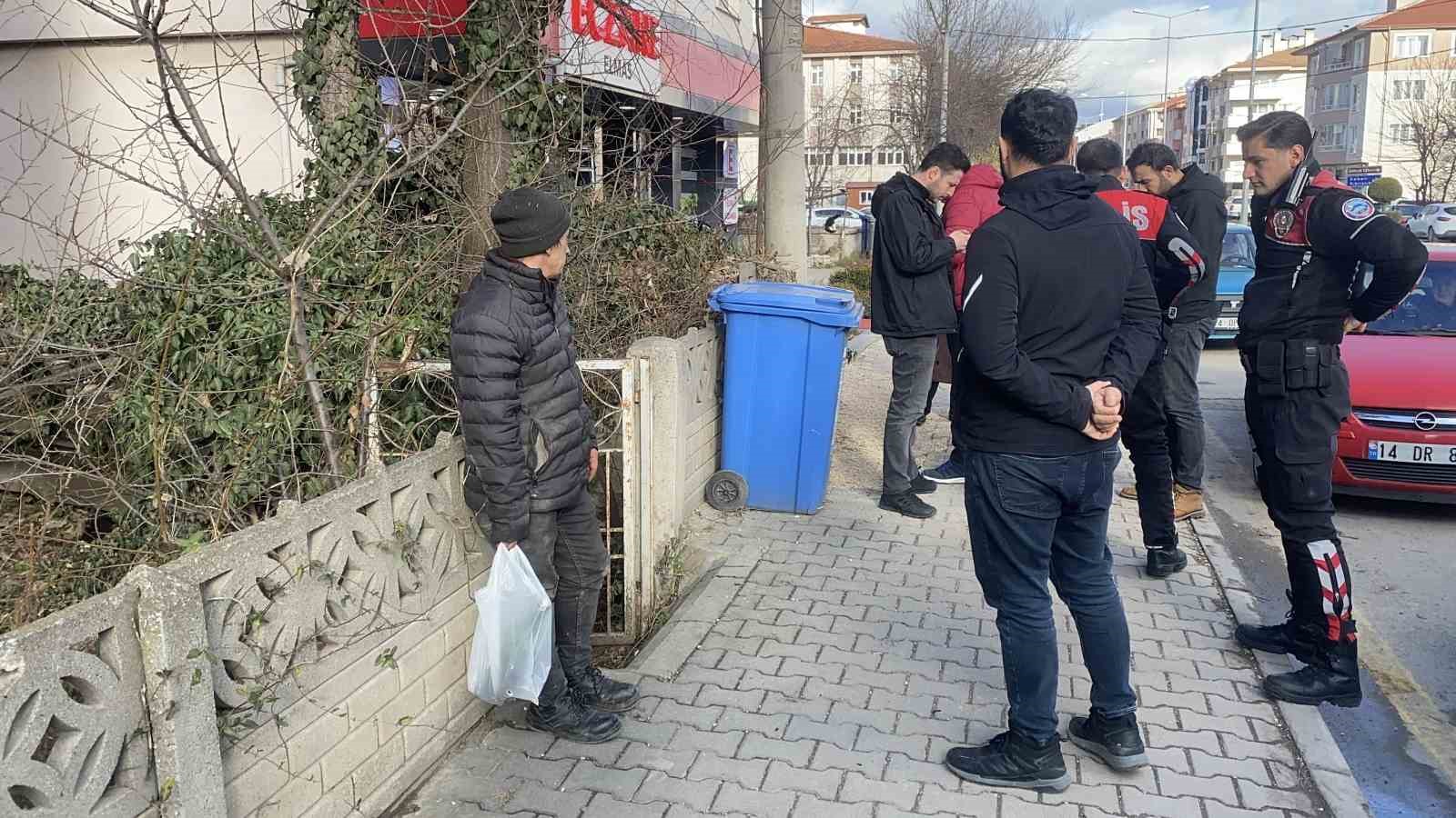 balkondan tirmanip girdigi evde 2 gun yasadi 4 gf81cmgJ