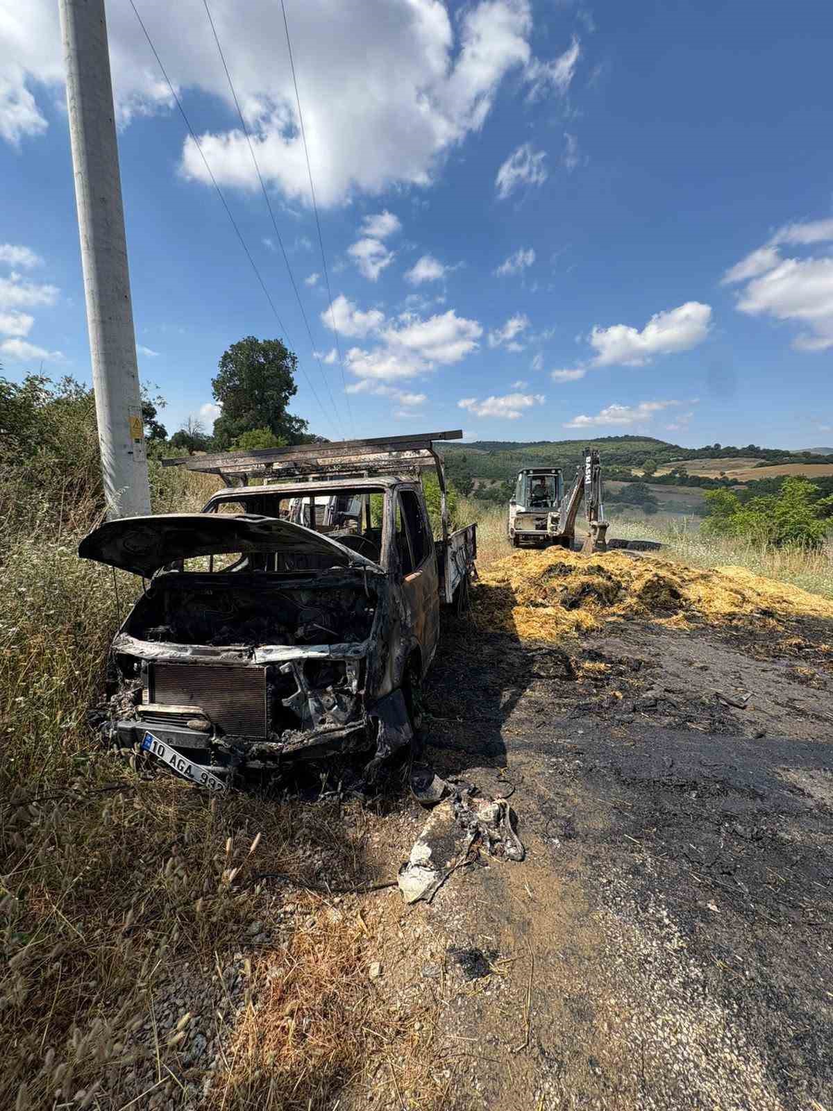 balyada saman yuklu arac alev aldi 0 pqnHOGny