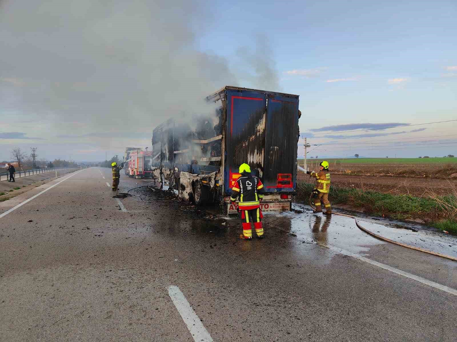 bandirma karayolunda tir dorsesi alev aldi 3 fQF4Fgy5