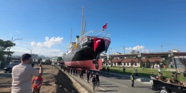 bandirma-vapuru-karadan-yurutulerek-yeni-yerine-tasindi-mehter-marsi-ile-karsilandi-vS5rsKns.jpg