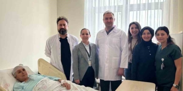 bandirmada-72-yasindaki-beyin-tumoru-hastasi-son-teknolojiyle-sagligina-kavustu-LGUl3fxk.jpg