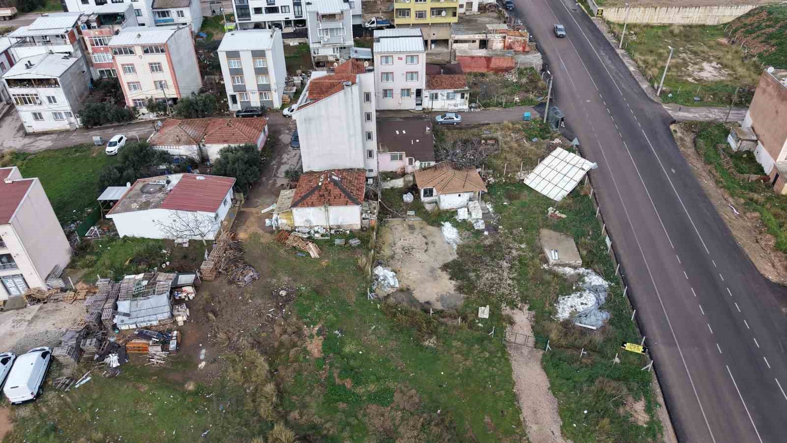 bandirmada firtina mustakil evin catisini 60 metre ucurdu 1