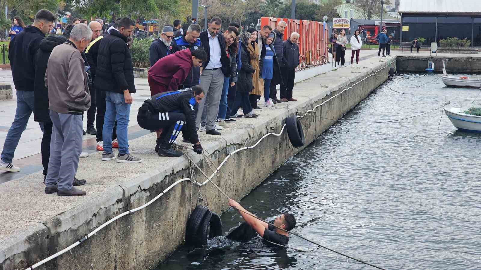 bandirmada iddiayi kaybeden genc kis gunu denize atladi 1
