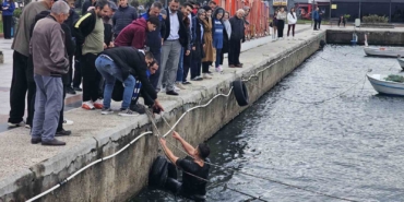 bandirmada-iddiayi-kaybeden-genc-kis-gunu-denize-atladi-LZgdlggF.jpg