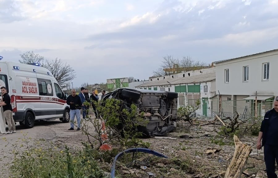 bandirmada takla atan otomobil surucusu yaralandi 0