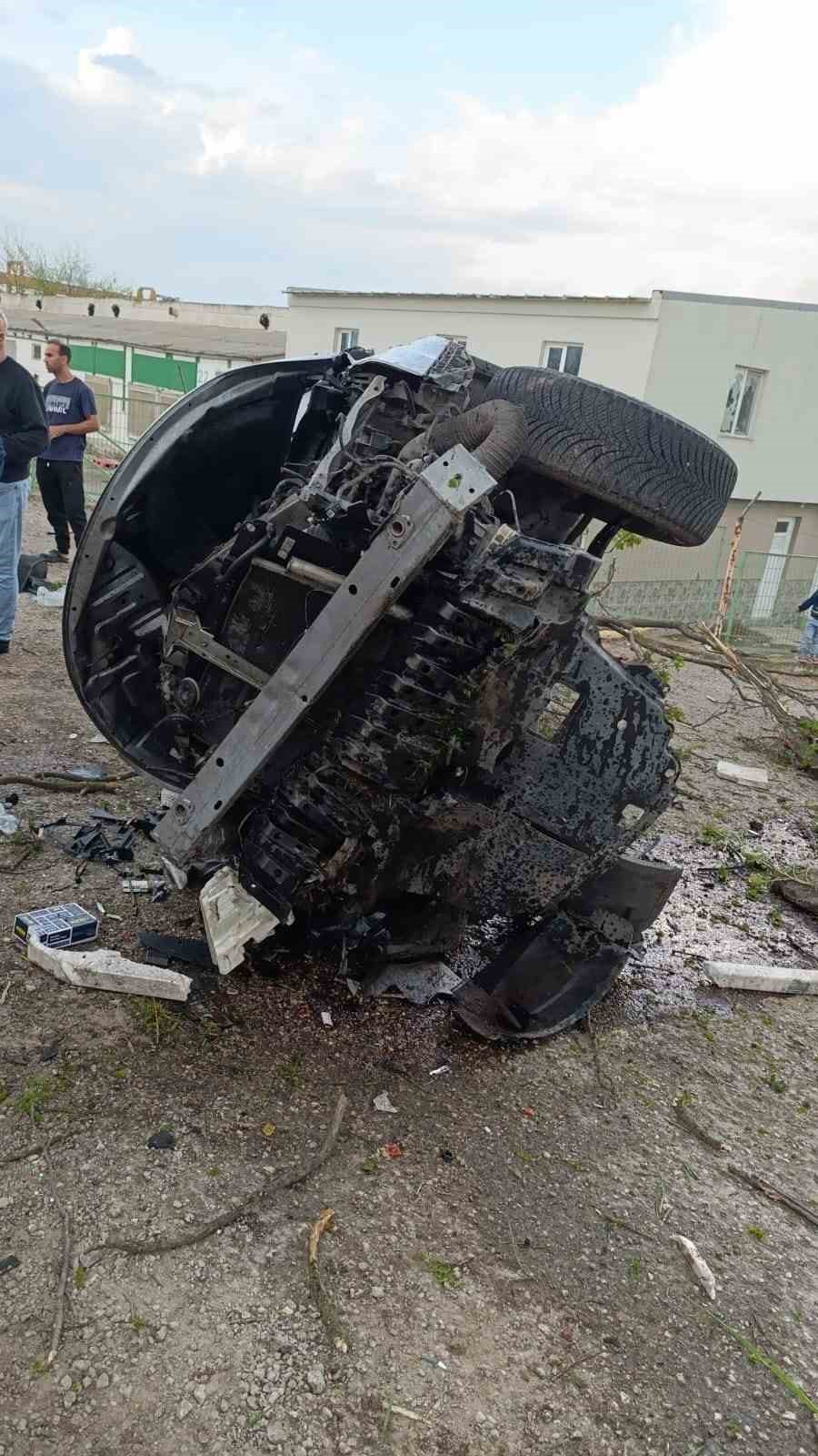 bandirmada takla atan otomobil surucusu yaralandi 1 viRTj35n