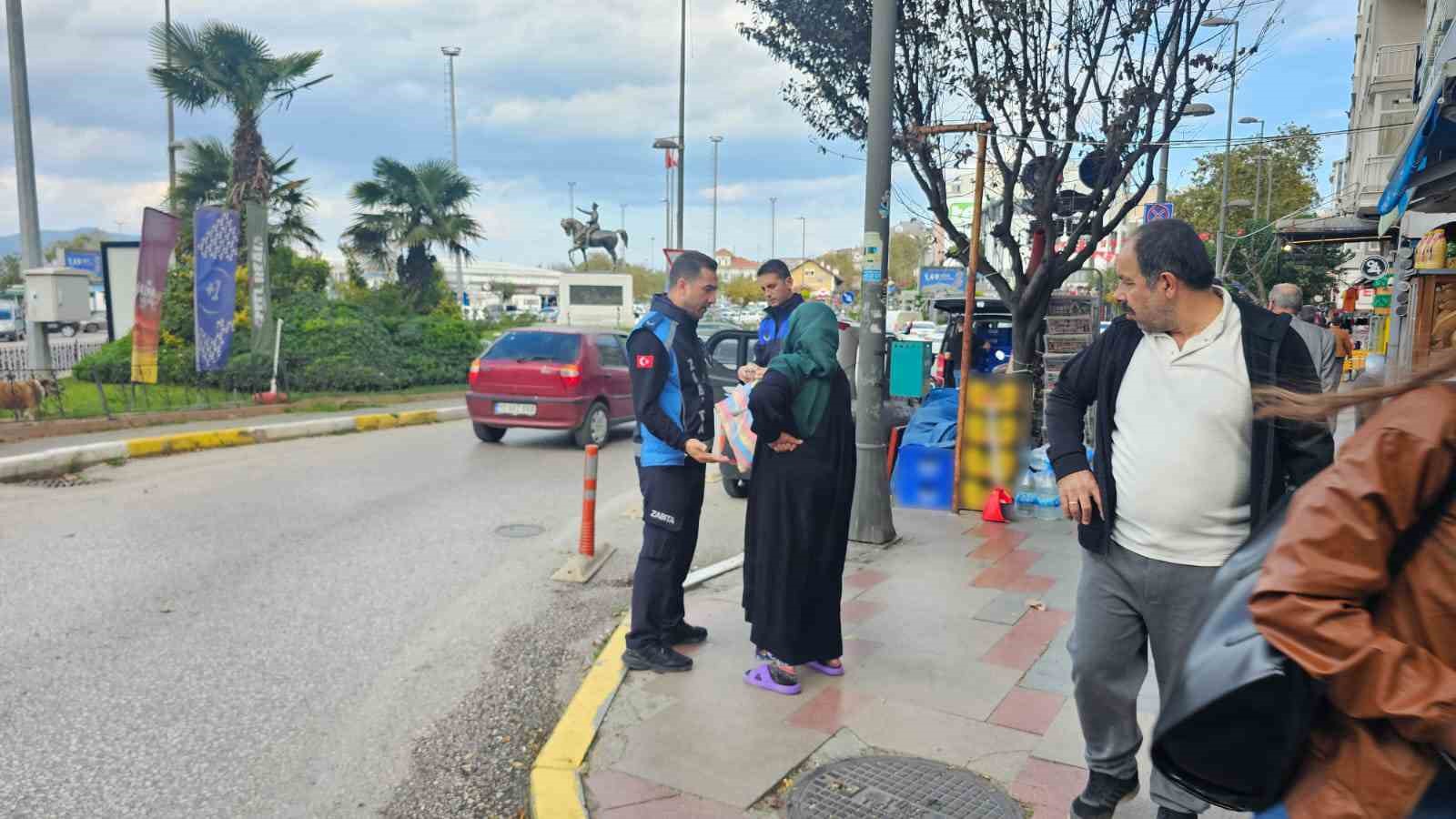 bandirmada zabita ekipleri dilenciyi sucustu yakaladi 0 OkMTBEBp