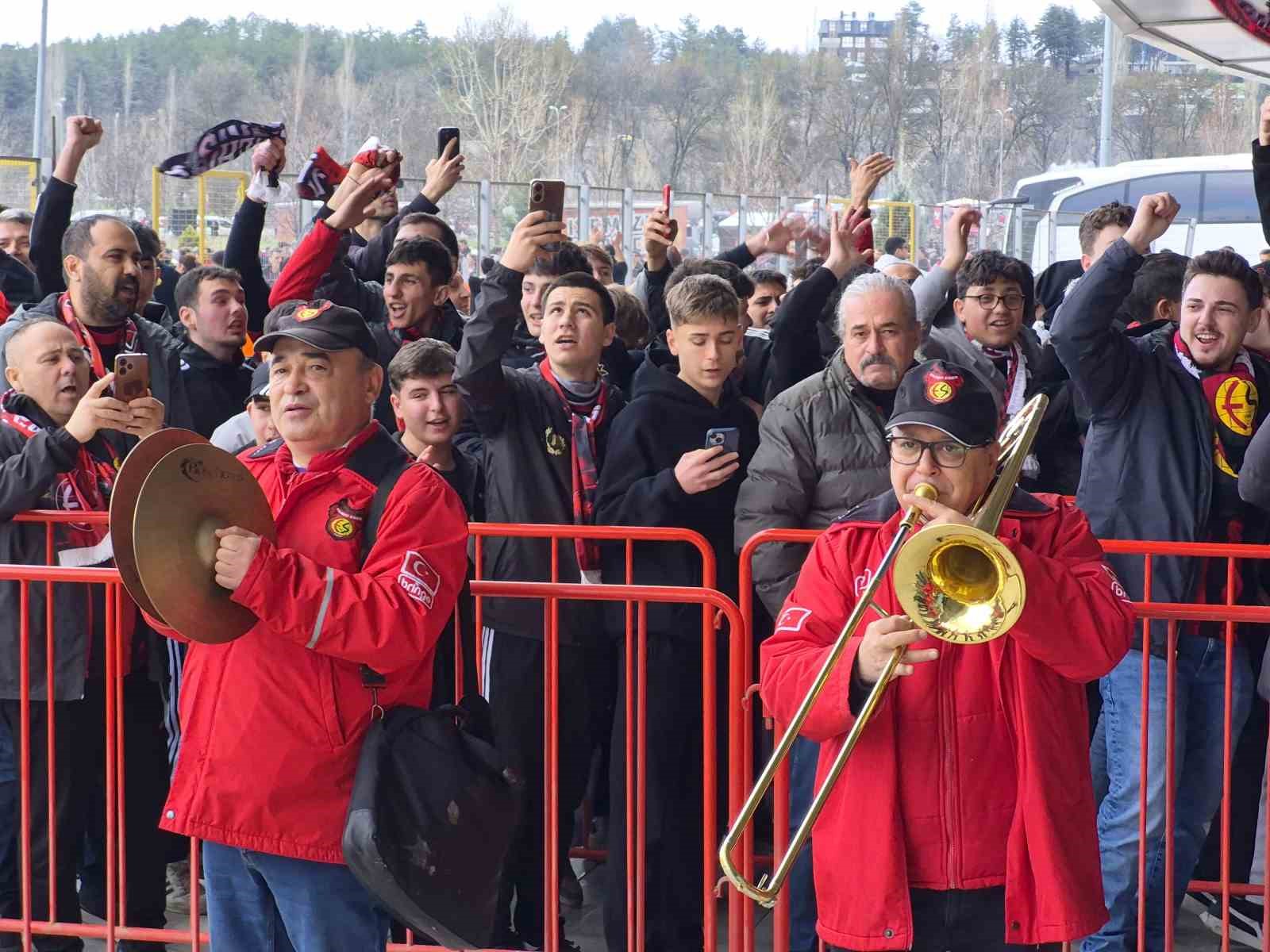 bando esesin kuruculari espana caninin dogus hikayesini anlatti 1 uTHTESzk