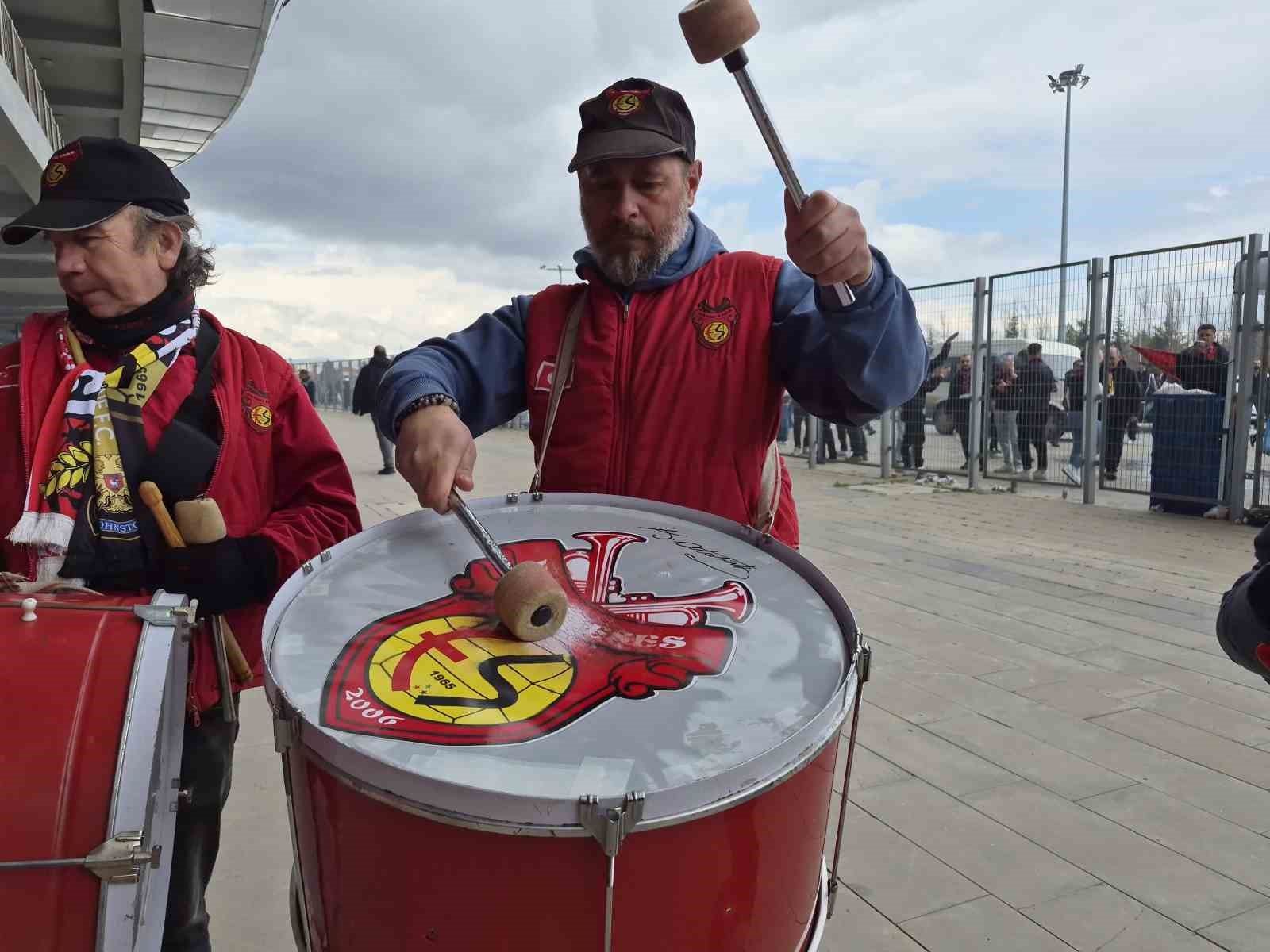 bando esesin kuruculari espana caninin dogus hikayesini anlatti 3 TzmuO9Vm