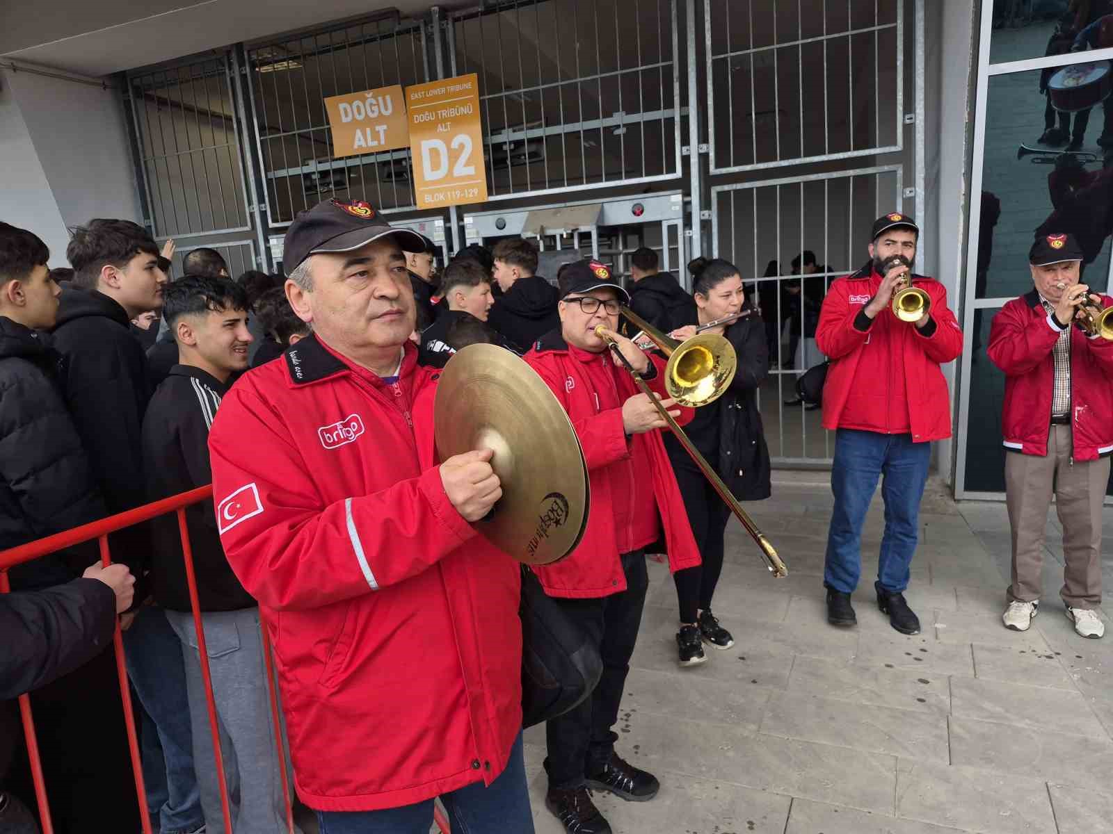 bando esesin kuruculari espana caninin dogus hikayesini anlatti 7