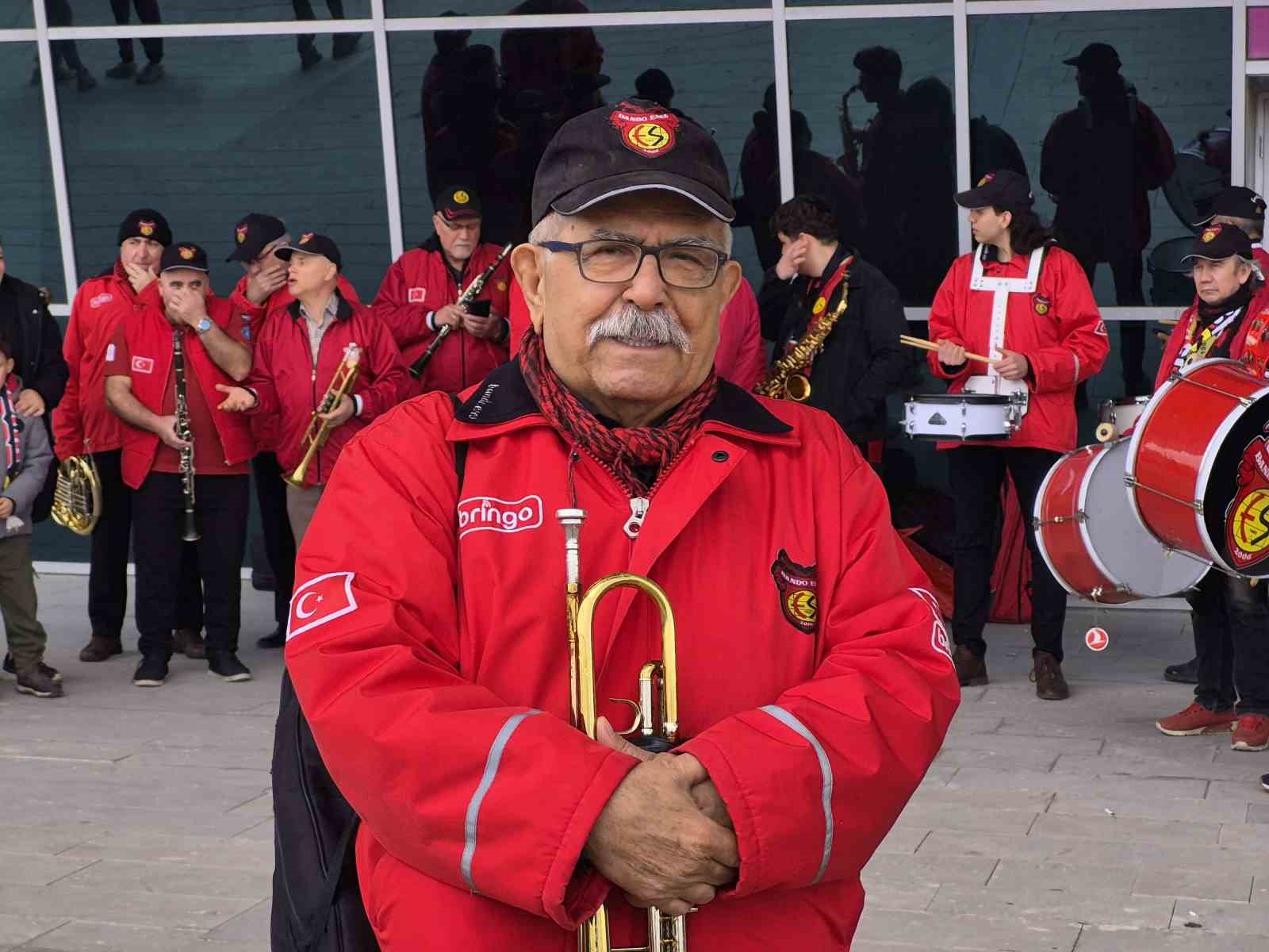 bando esesin kuruculari espana caninin dogus hikayesini anlatti 9 hnfqN7Dp
