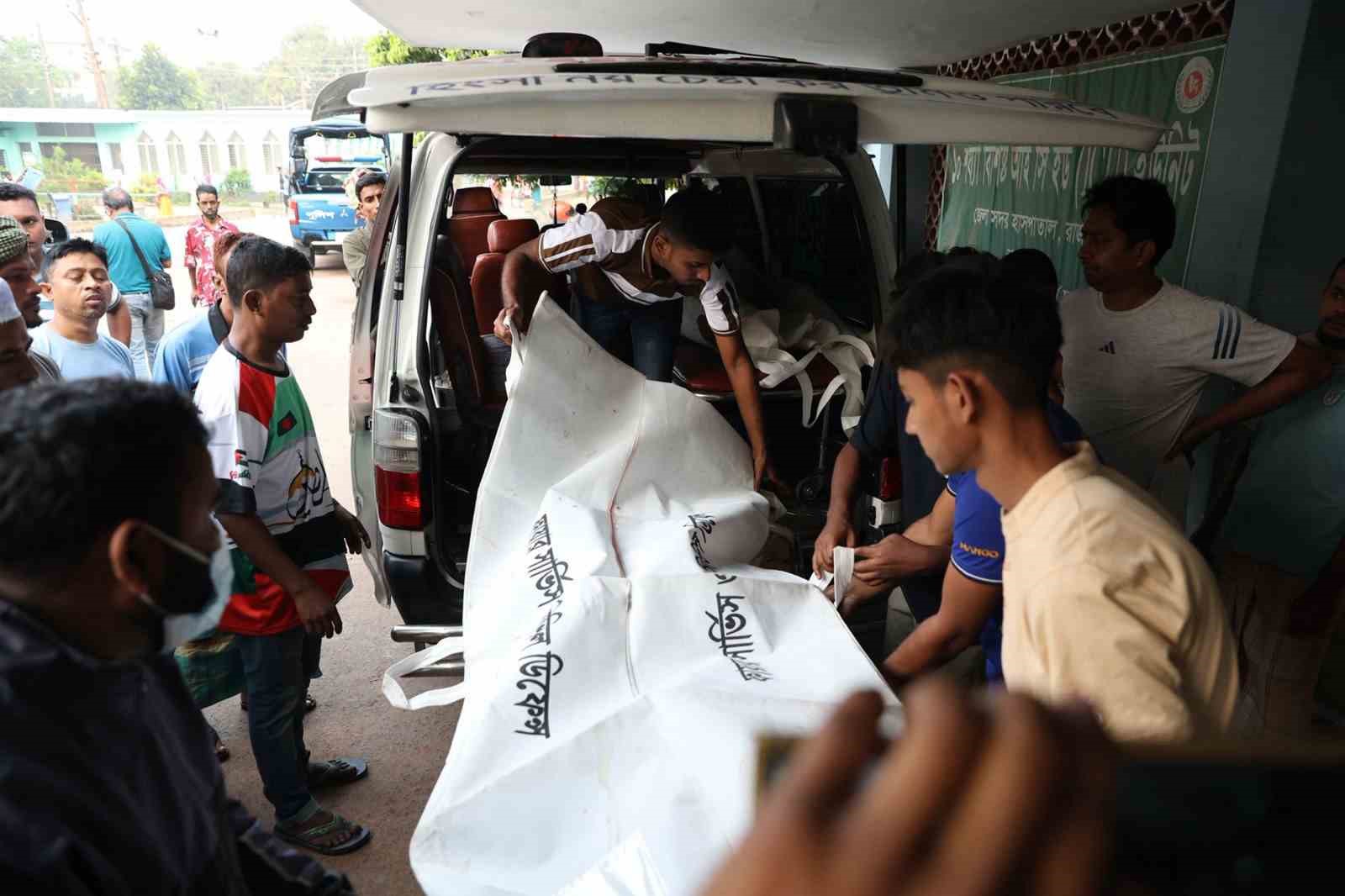 bangladeste yolcu otobusu nehre dustu 24 olu 0 irSOr819