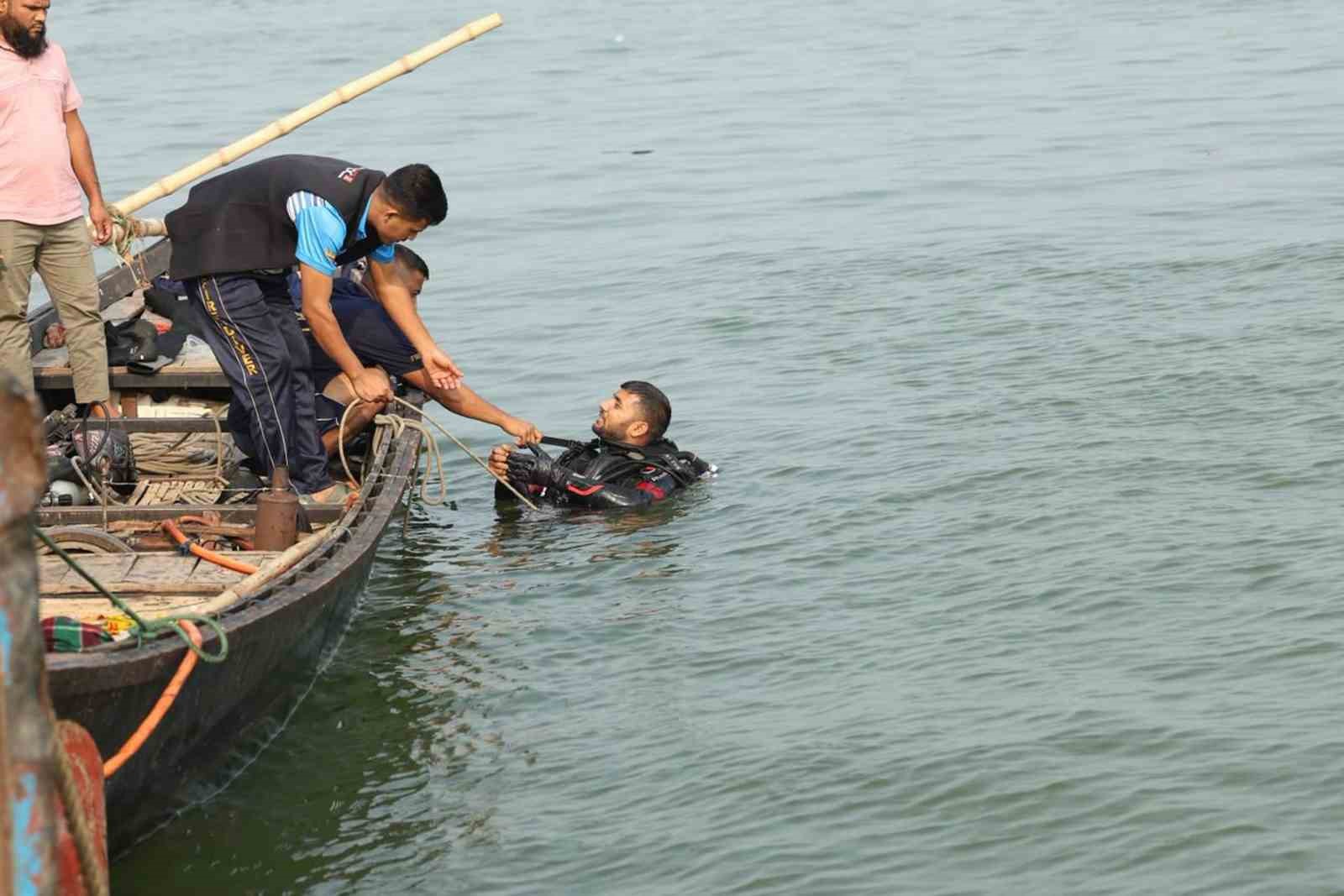 bangladeste yolcu otobusu nehre dustu 24 olu 1 wFFTbiuJ