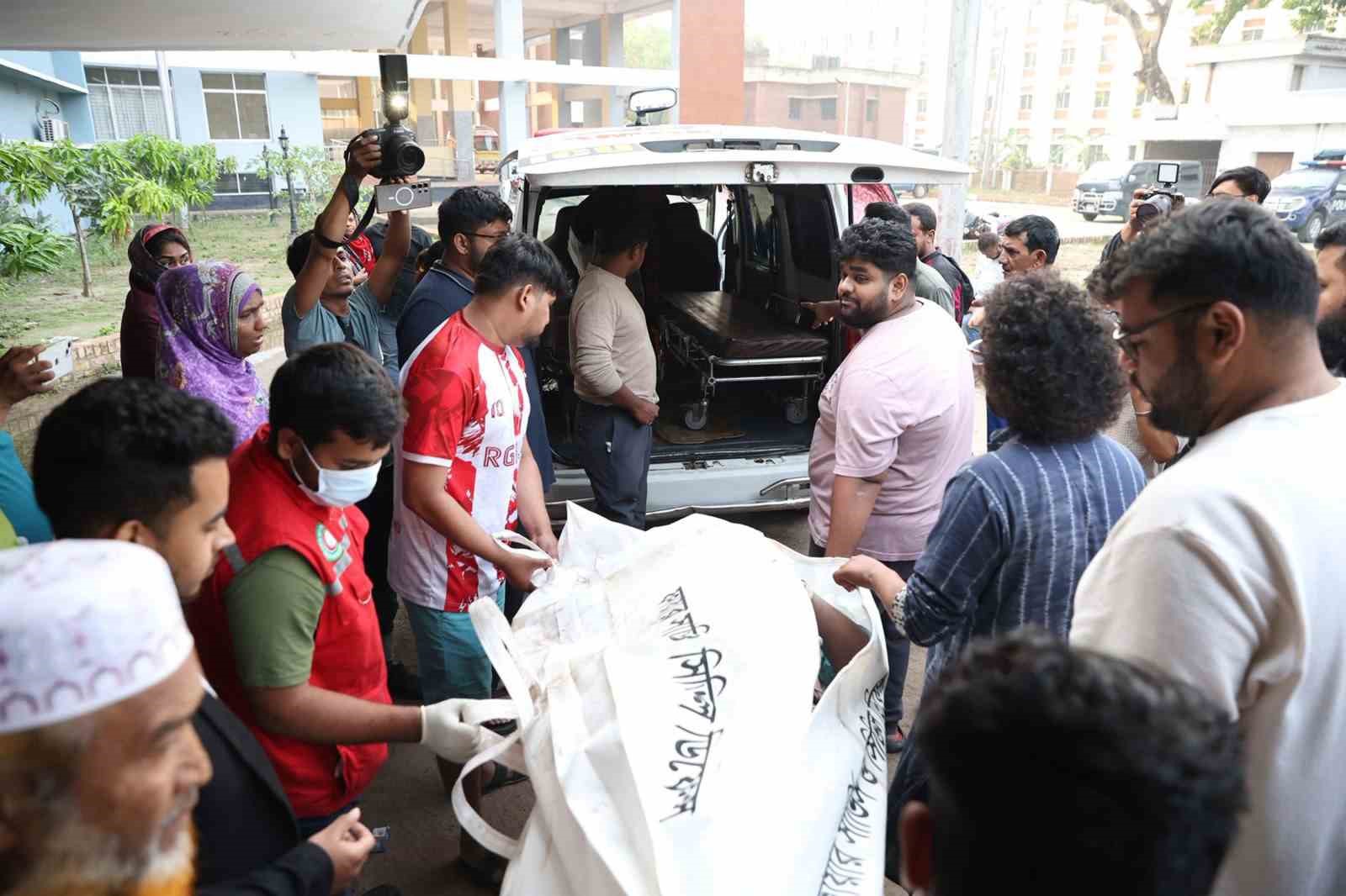 bangladeste yolcu otobusu nehre dustu 24 olu 2 2mq82wEg