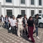 banka-gorevlisi-yalaniyla-248-kisiyi-8-milyon-tl-dolandirdilar-6-tutuklama-Dr2j1OXC.jpg