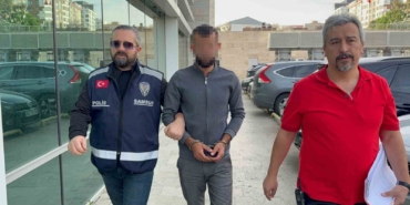 banka-hesabina-bloke-konuldugu-icin-polis-merkezine-gidince-dolandiricilik-sucundan-gozaltina-alindi-OI4Gv1IA.jpg