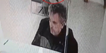 bankada-islem-yaparken-uzerine-kedi-dustu-KqsGAXD8.jpg