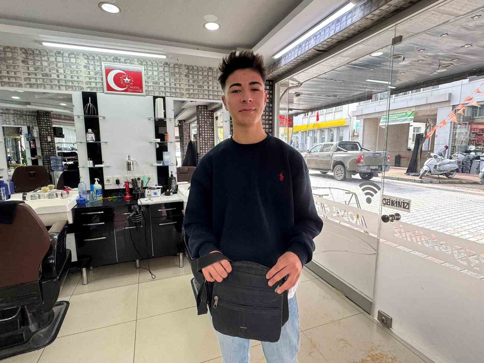 bankadan emekli maasini cekmisti kaybolan canta sahibine geri dondu 3 C7HcpGO1