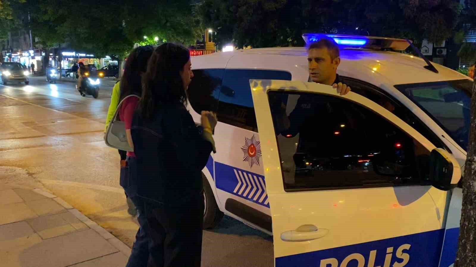 bankamatikte unutulan parayi gorup polise teslim etti 2 DdqKnAf1