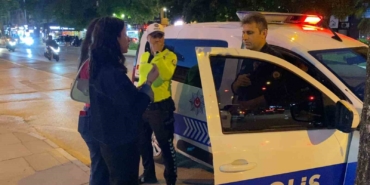 bankamatikte-unutulan-parayi-gorup-polise-teslim-etti-L8qNKvxI.jpg