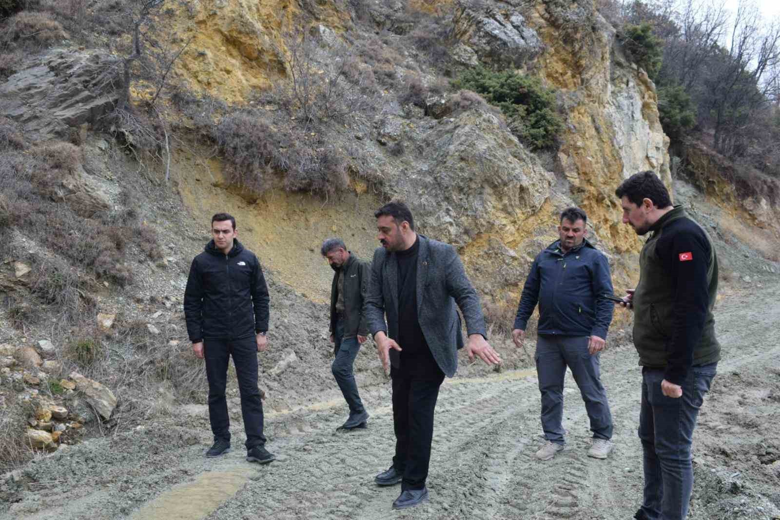 baraj golunde artan su seviyesi orman ve arazi yollarinda heyelana neden oldu 1 pqvh9Kby