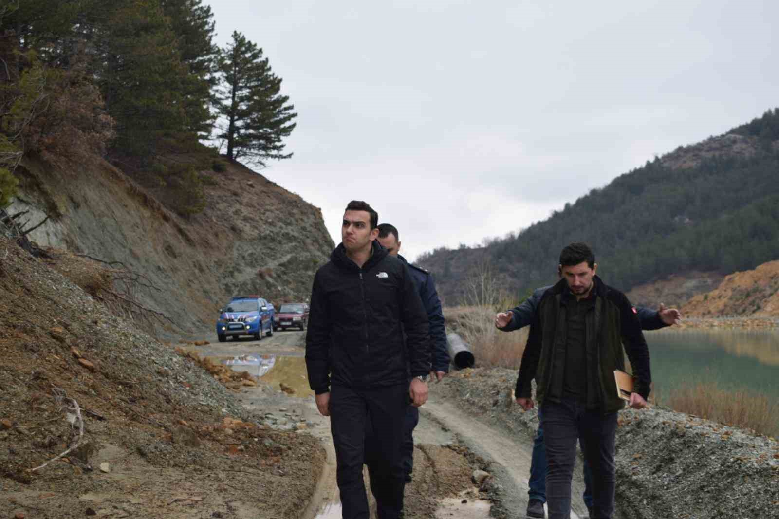 baraj golunde artan su seviyesi orman ve arazi yollarinda heyelana neden oldu 2 AXjibadr