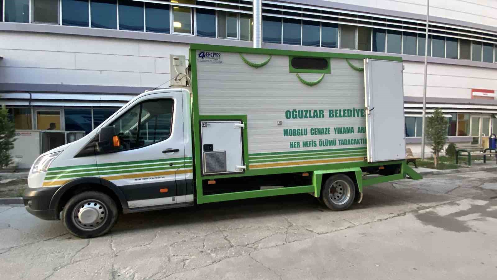 Baraj gölünde bulunan yaşlı adamın cenazesi morga kaldırıldı 4 baraj golunde bulunan yasli adamin cenazesi morga kaldirildi 0