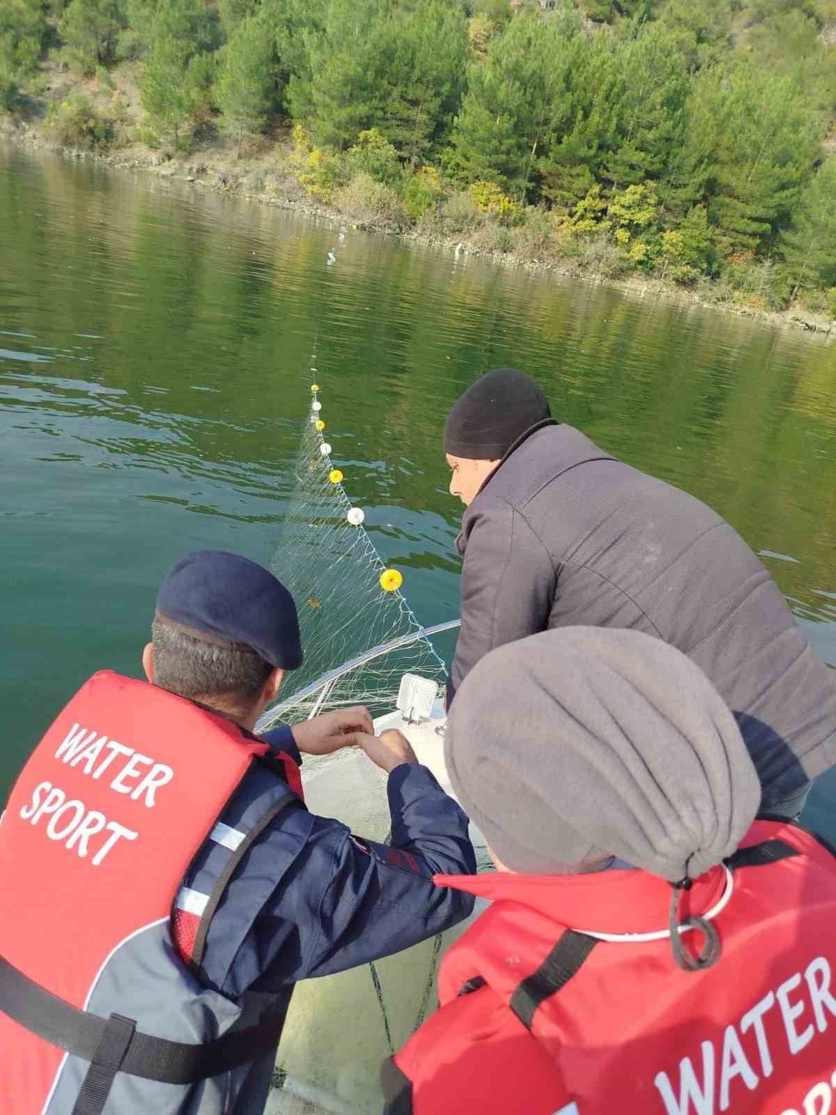 baraj golune 135 metre kacak ag sererken jandarmaya yakalandilar 1 RhlQkyHG