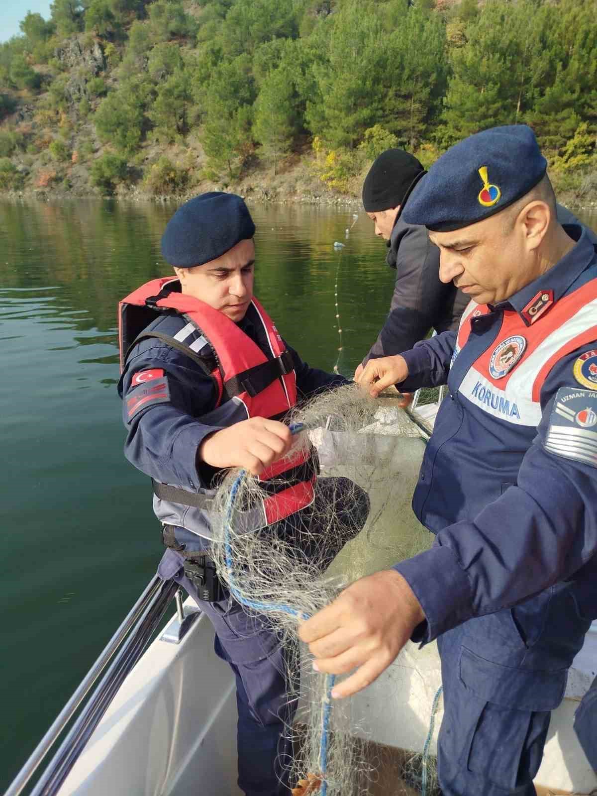 baraj golune 135 metre kacak ag sererken jandarmaya yakalandilar 2 D5ON6b6h