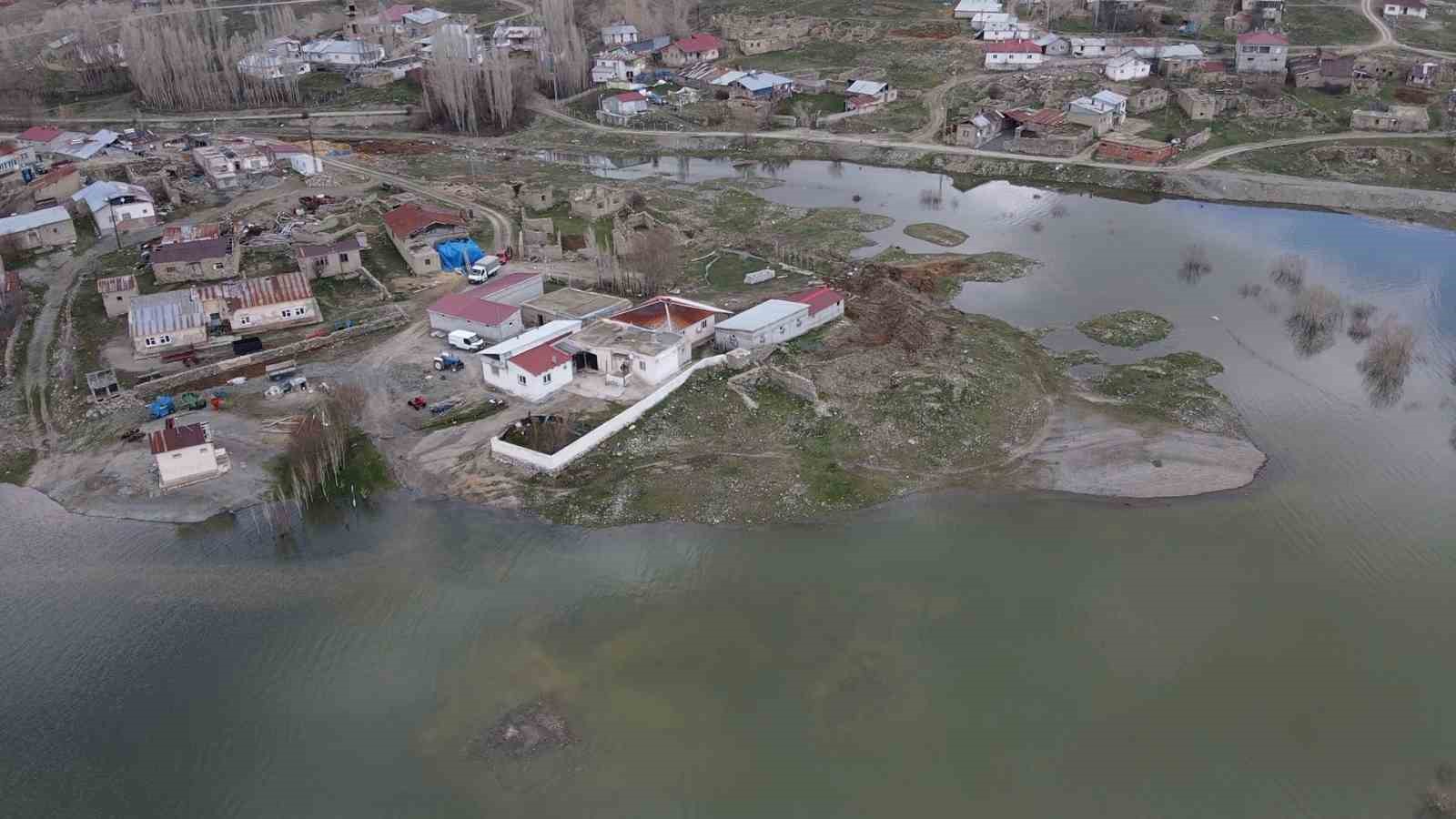 baraj sulari tasti evler golun ortasinda kaldi 0 SRwLa31K