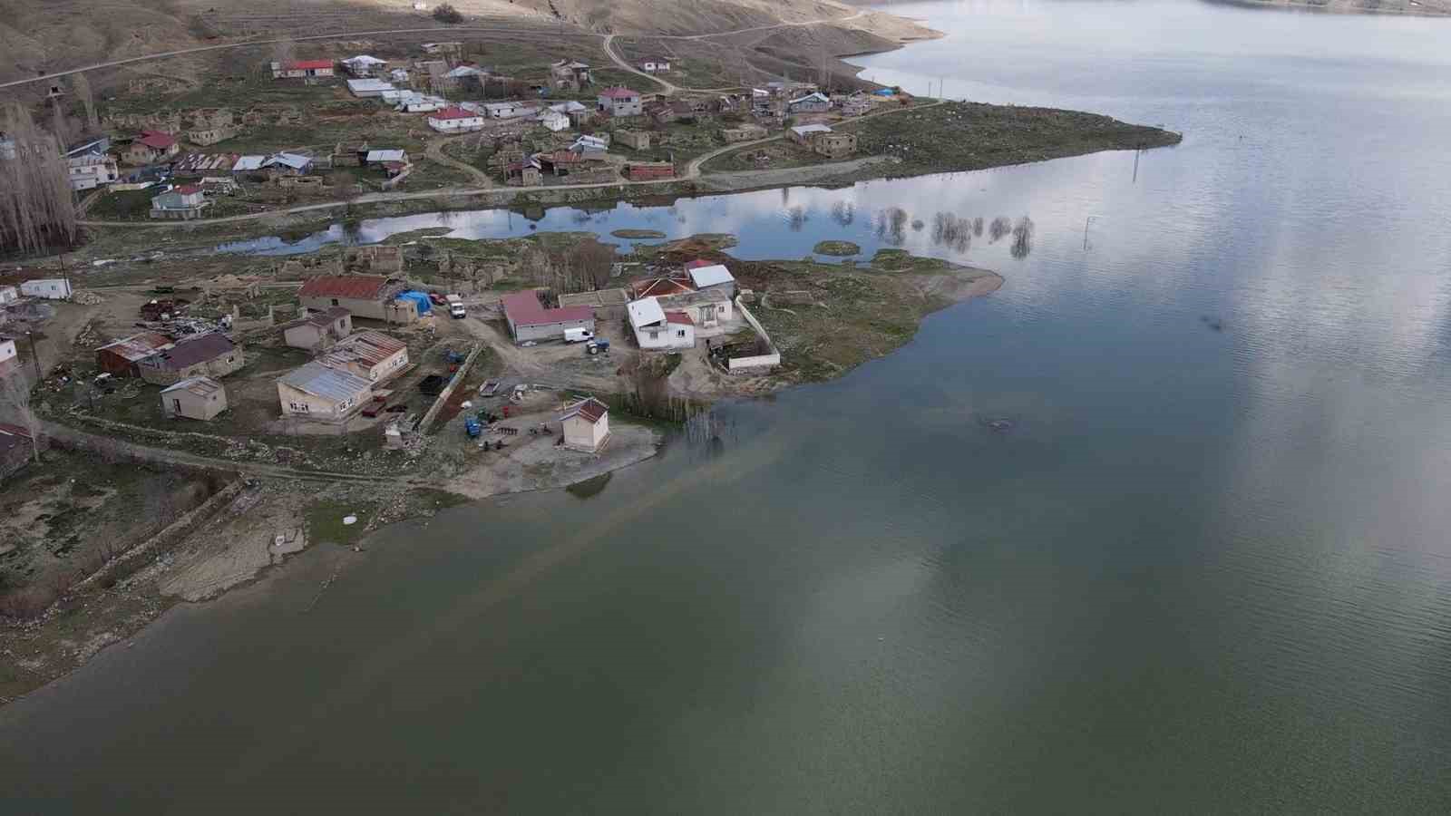 baraj sulari tasti evler golun ortasinda kaldi 2 Qs4TZCeR