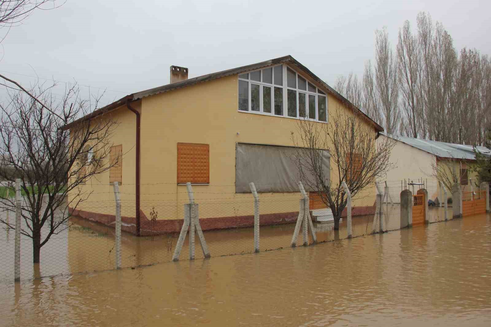 baraj tasti koy tamamen sular altinda kaldi 4 3NwlK9nn
