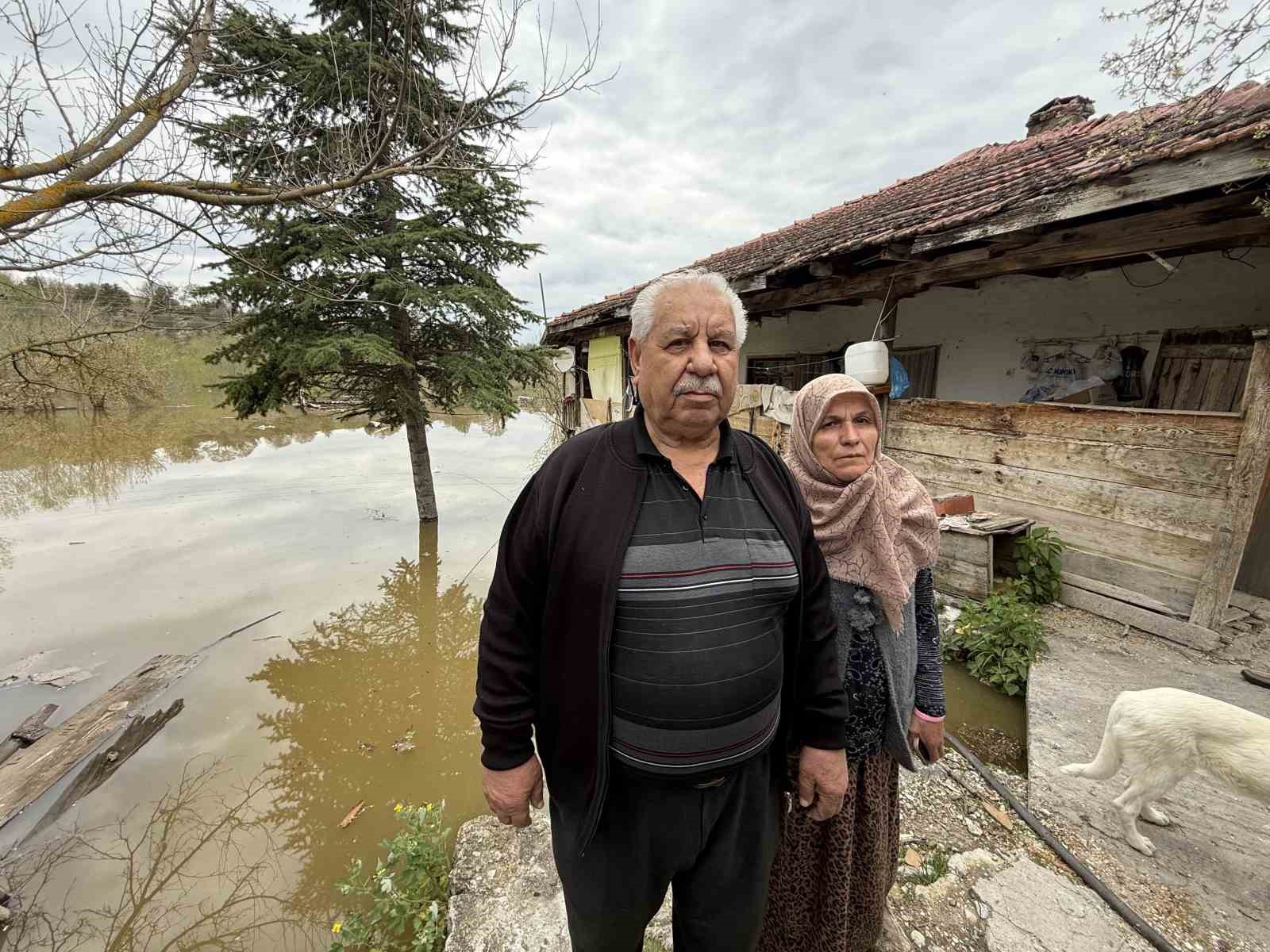 barajin tasan suyu mahalle girisini kapatti vatandasin evine doldu 3 LrnIbwVD