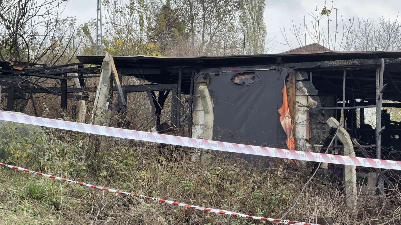 barakadaki sobayi tutusturmaya calisirken yangin cikti yasli adam hayatini kaybetti 1 auvqZP1p