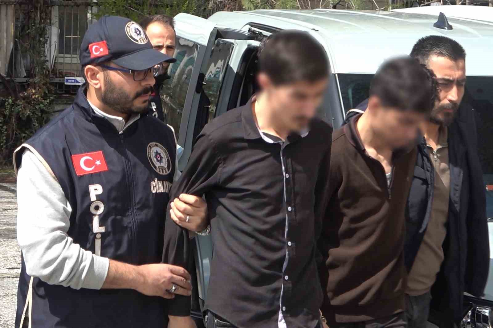 bardagi tasiran son damla motosiklet oldu babalarini canice olduren iki kardes adliyeye sevk edildi