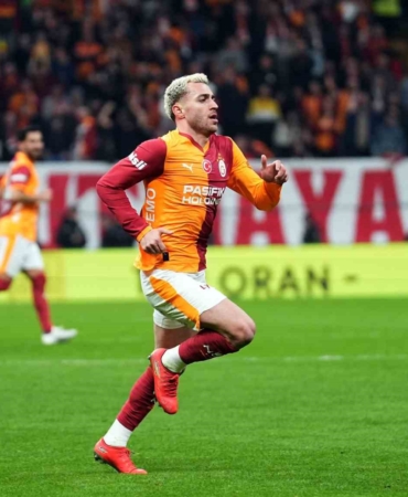 baris-alper-yilmaz-galatasarayda-2-kez-dalya-dedi-dJVemPv5.jpg