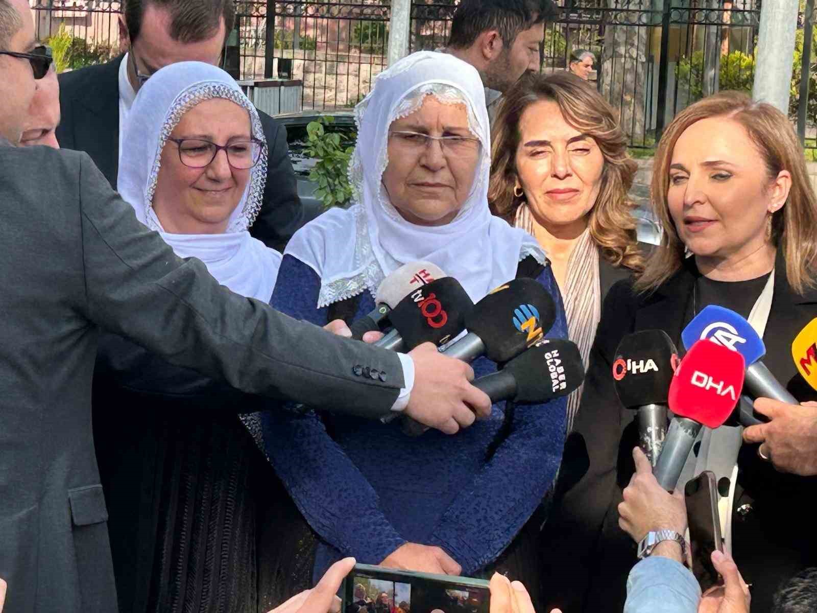 baris anneleri heyeti adalet bakanligina ocalanla gorusmek icin dilekce sundu 0 hbicLlGJ