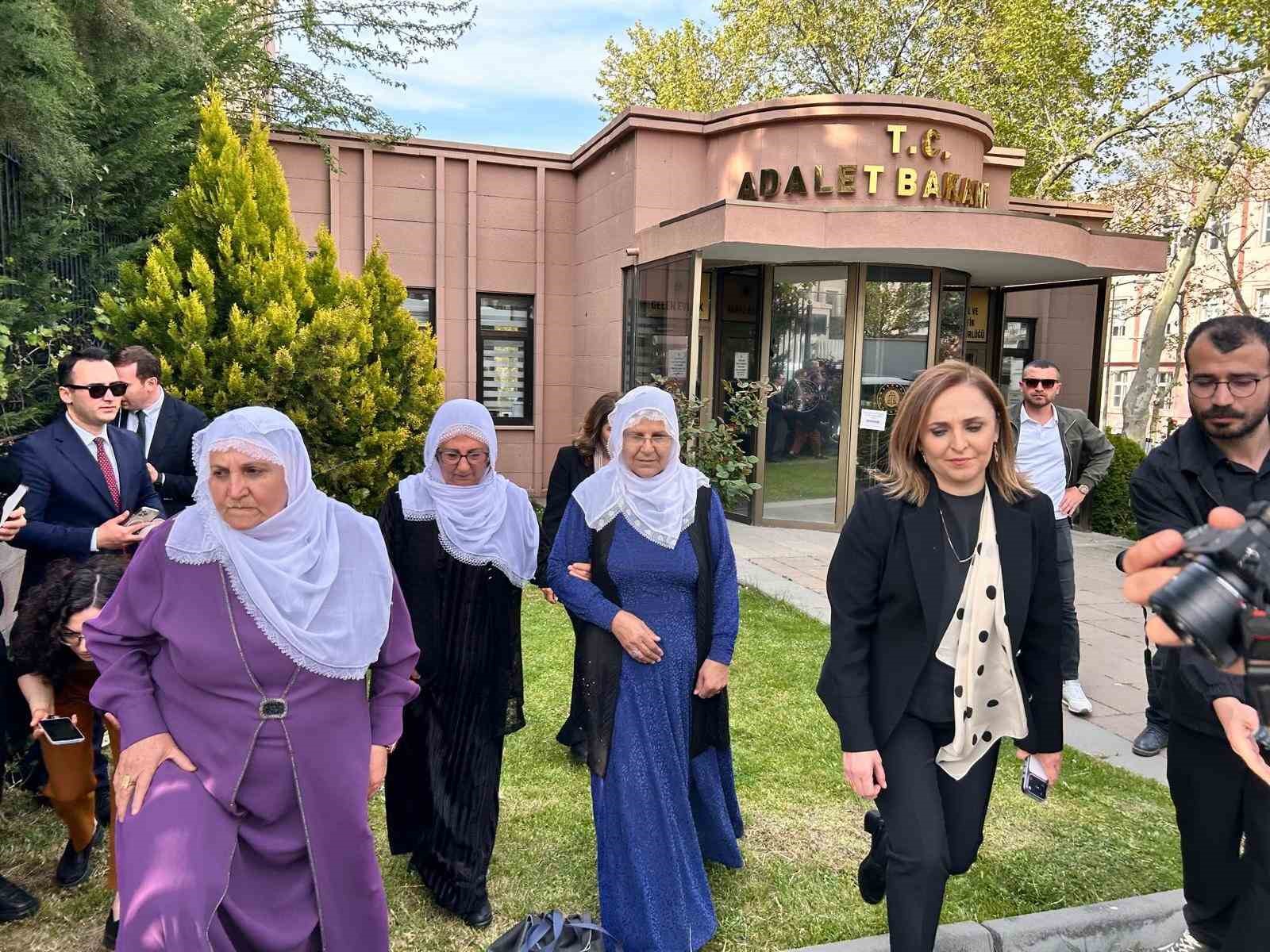 baris anneleri heyeti adalet bakanligina ocalanla gorusmek icin dilekce sundu 1 qpfK5z8P