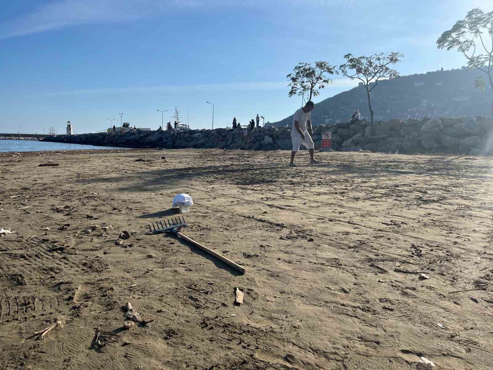 baris manconun resmini tirmikla alanya sahillerine isledi 6