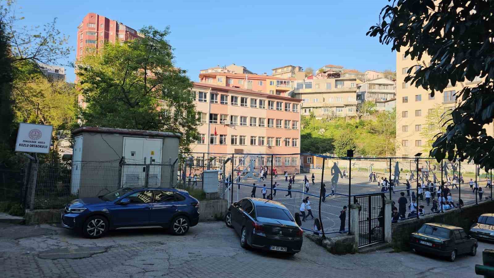 baris mancoya benzeyen sesiyle sosyal medyayi sallayan okul muduru o anlari anlatti 2 a6IDzQMe