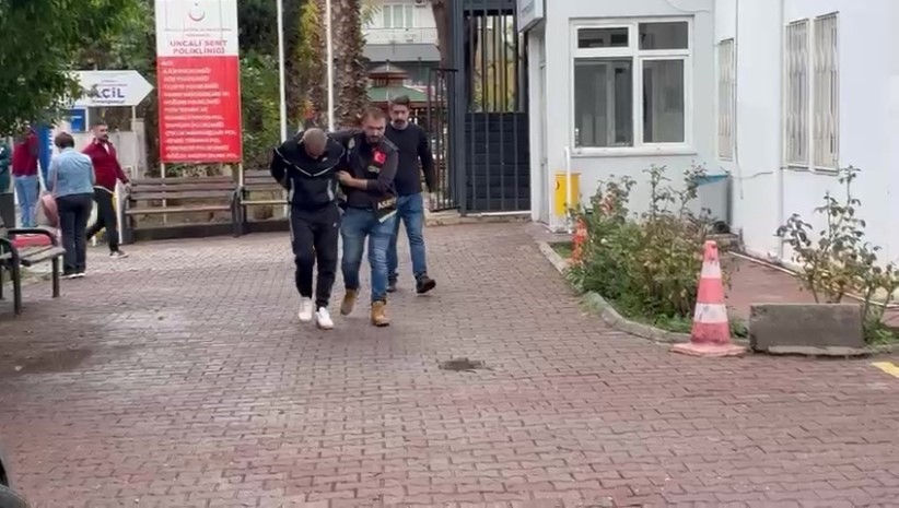barismak icin bulustugu husumetli akrabasini vurarak olduren zanli adliyeye sevk edildi 2 M1VqMTju